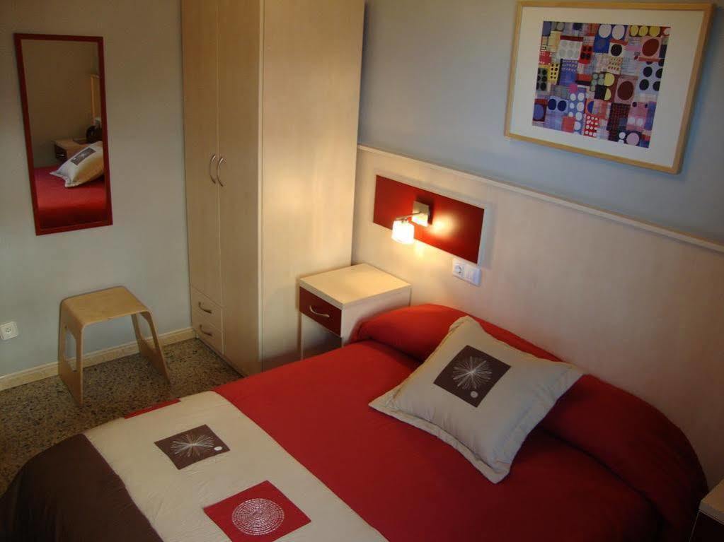 Hostal Badalona Exterior photo