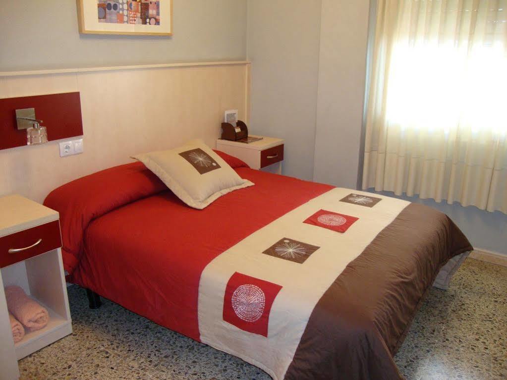 Hostal Badalona Exterior photo