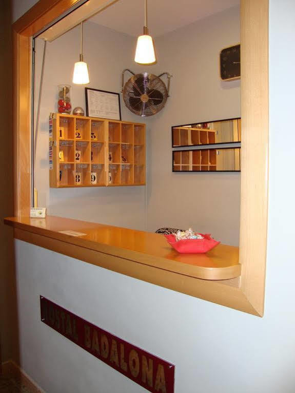 Hostal Badalona Exterior photo